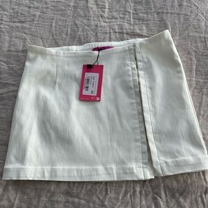 Edikted Women’s XS Off-White Iliana Hook Slit Mini Skirt